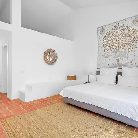 Gale Luxury In Algarve With Pool And Views